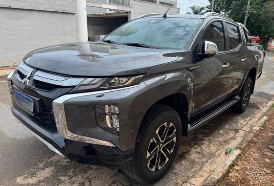 MITSUBISHI L200 TRITON 2.4 16V TURBO DIESEL SPORT HPE-S CD 4P 4X4 AUTOMÁTICO